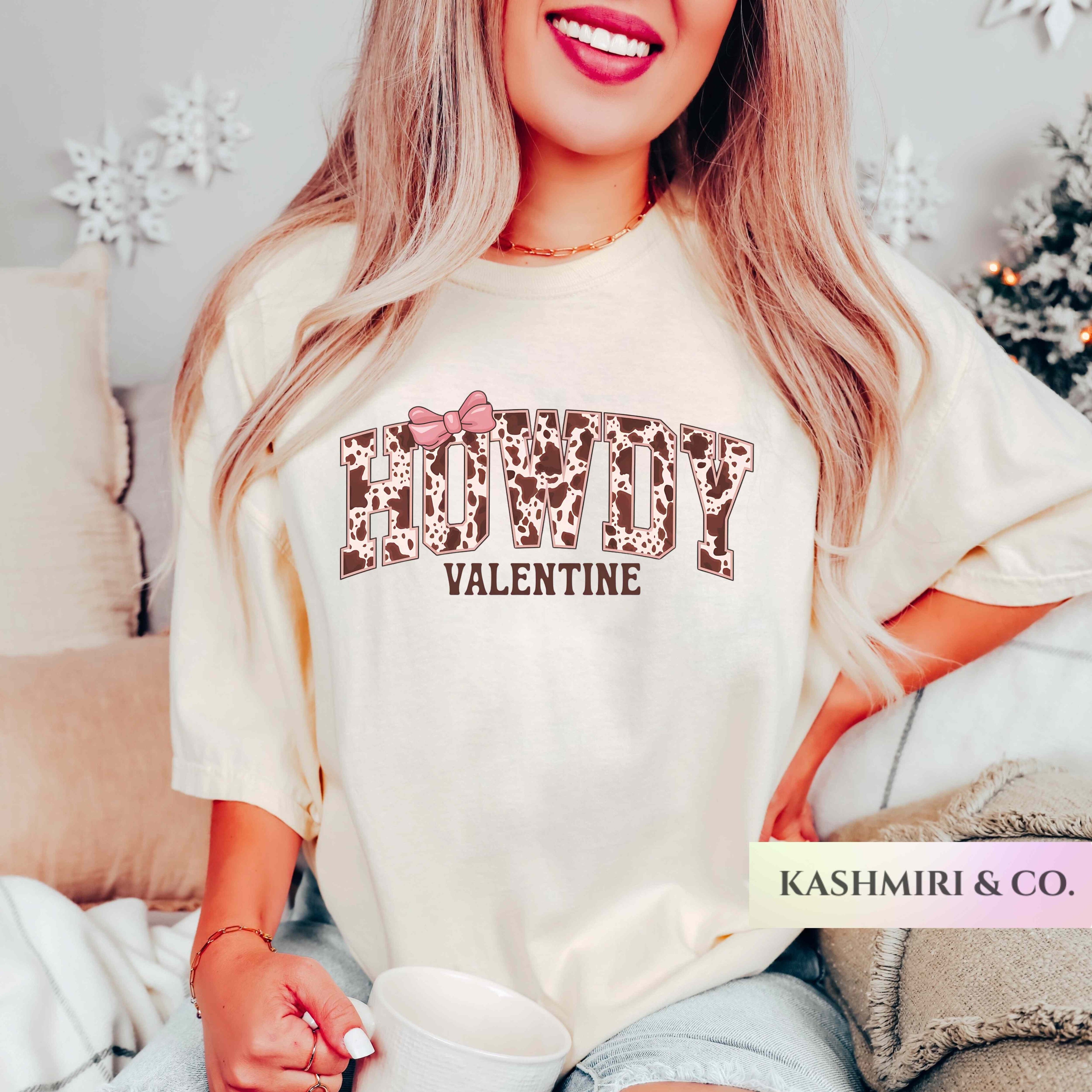 Howdy Valentine Pink Coquette Cow Print Sweatshirt Western Valentines Tee Cowgirl VDay Hearts Retro Rodeo Country Farm Cowboy Tshirt Gift