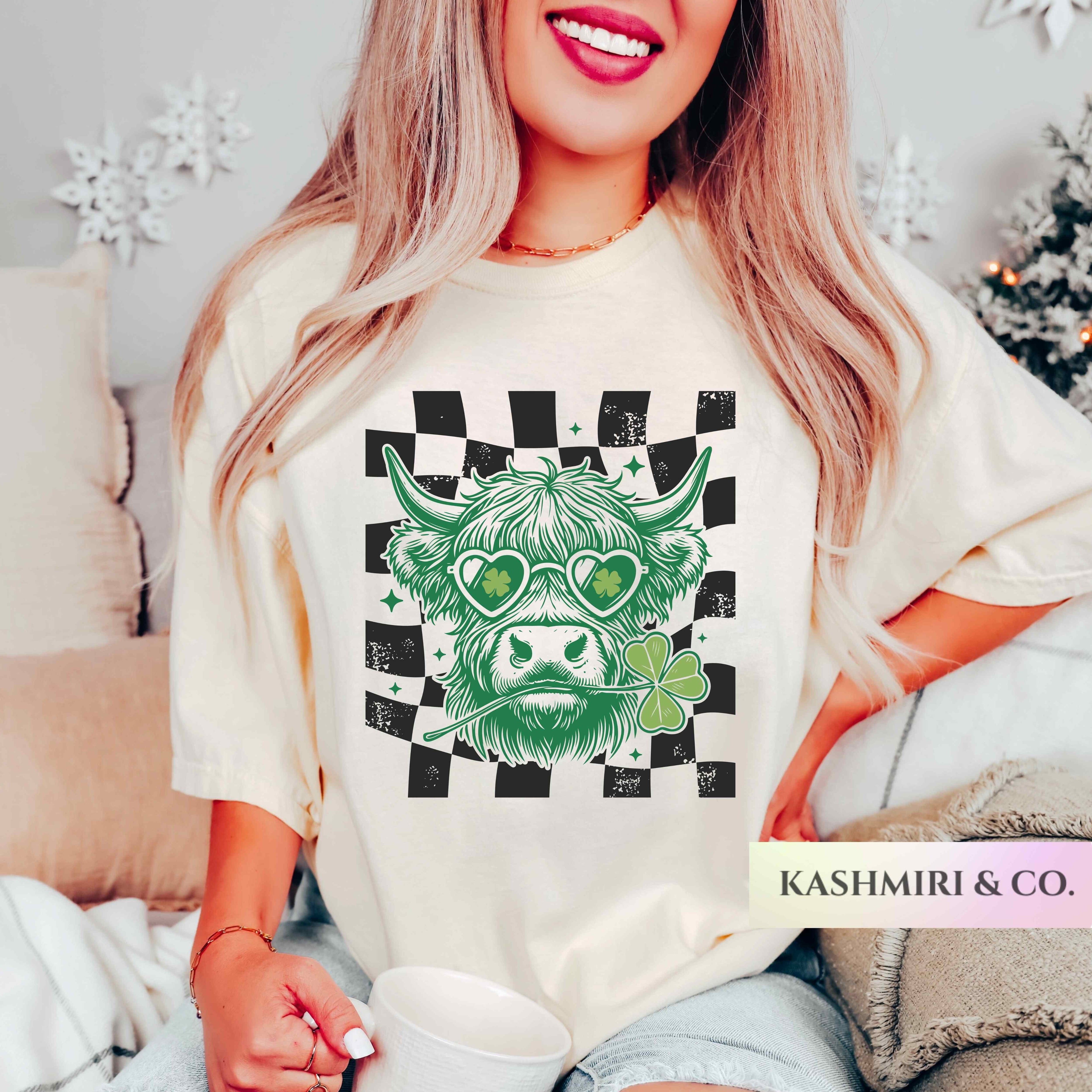 Retro St Patricks Day Highland Cow Shirt Lucky Vibes Checkered Green Leprechaun Cowgirl Cowboy Lover Tee St Pattys Day Sunglasses Gift